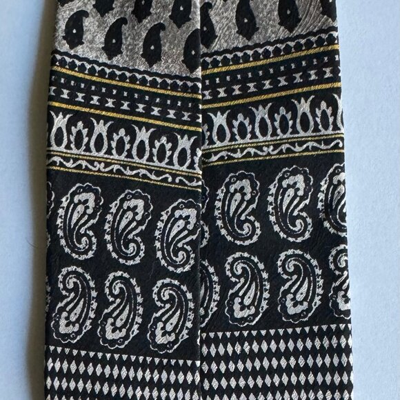 VTG NECKTIE DISNEY LEEDS INT'L MICKEY MOUSE PAISLEY PRINT SILK BLACK BEIGE RED - Picture 10 of 10